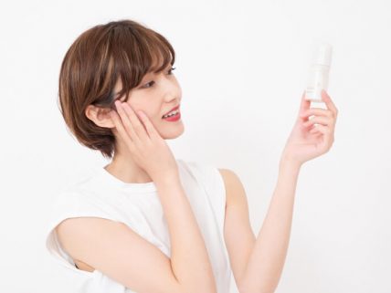 Sinaiを持つ女性