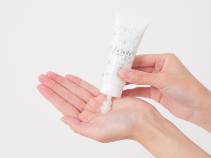 ラシュレを手に出している様子